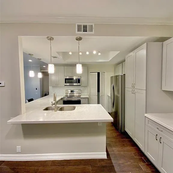 233 Litchfield Ln — Photo 3