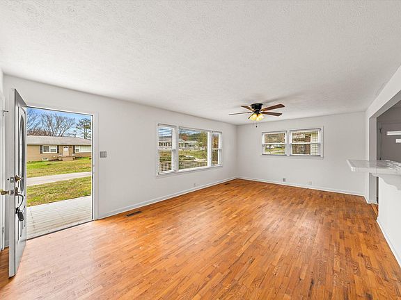 2nd image of 6929 Mackin Ln