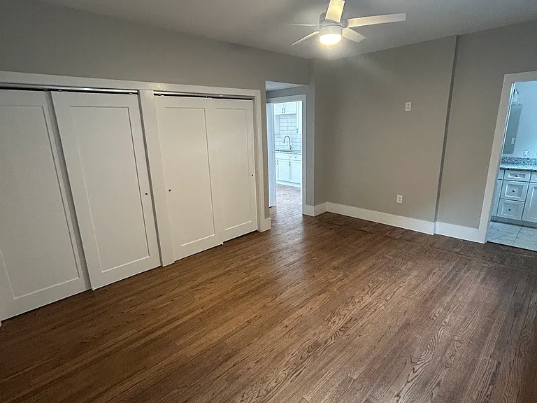 417 E Broadway — Photo 13