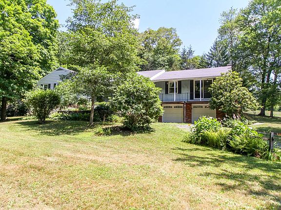 2nd image of 21 E Meadowbrook Ln