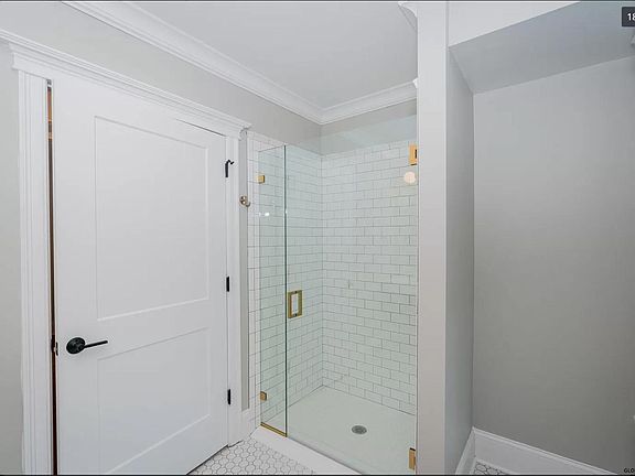 4th image of 109 Washington St APT 1