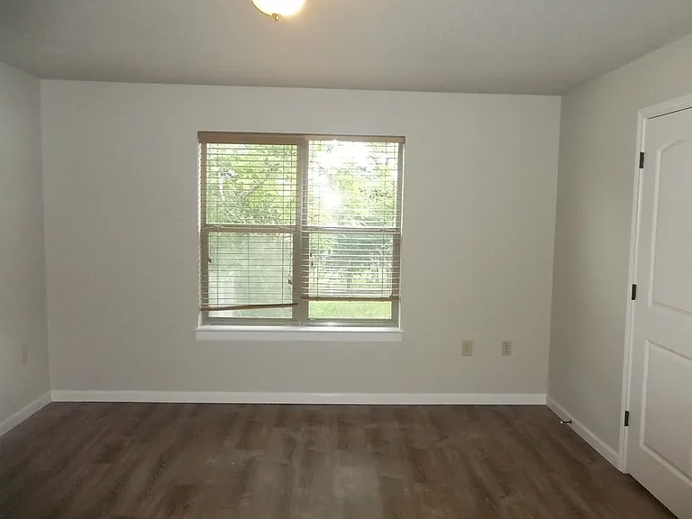 210 Loma Vista Dr S — Photo 13