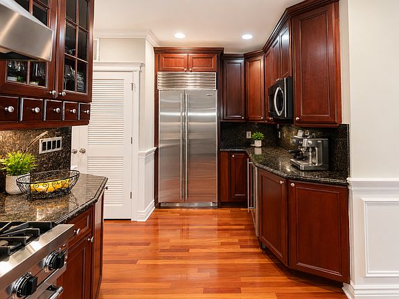 5th image of 2951 N Halsted St APT 2