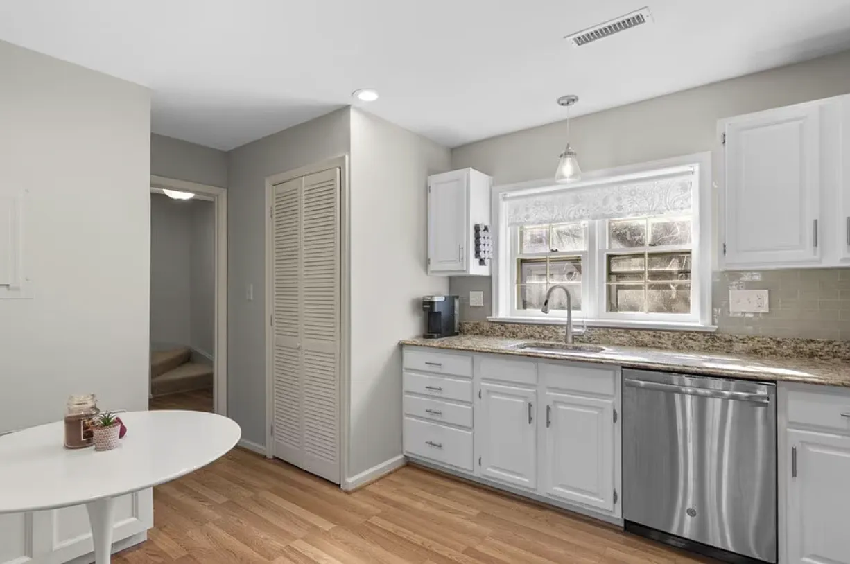 3 bed, 2.5 bath, 1408 sqft, $3,900 — Photo 1