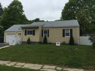 25 Tully Cir, Bridgeport, CT 06610