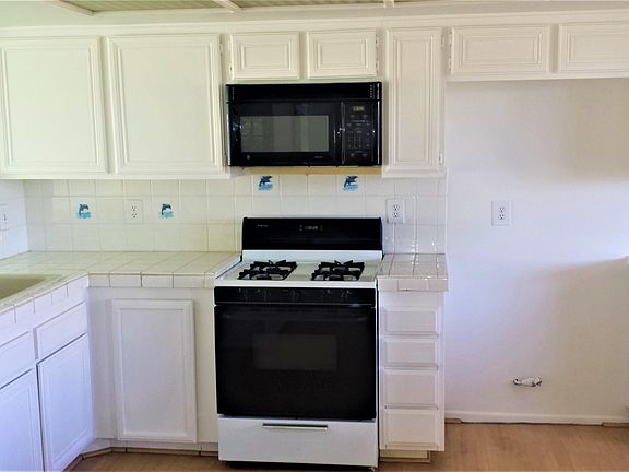 3rd image of 628 Island View Cir