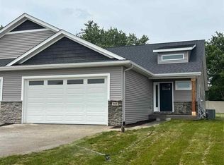 905 Prairie View Dr, West Branch, IA 52358