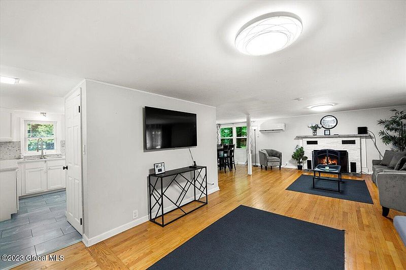 2nd image of 44 King Street