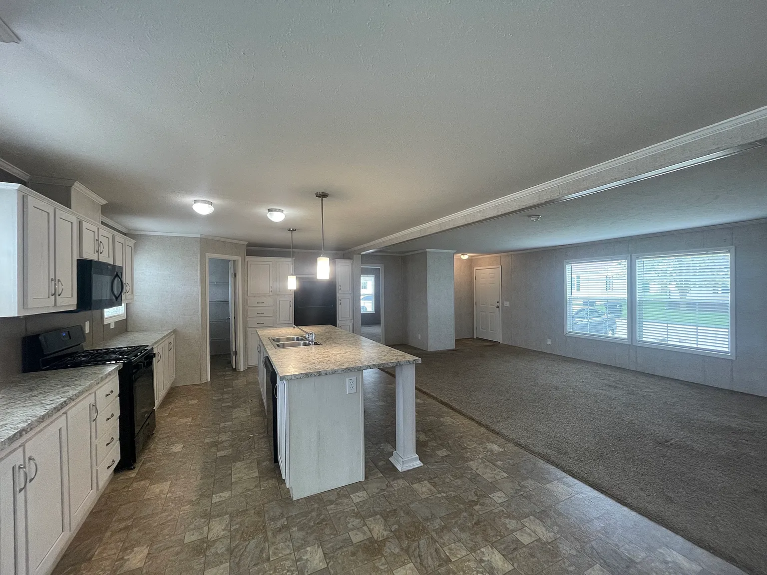3 bed, 1904 sqft, $1,499 — Photo 4
