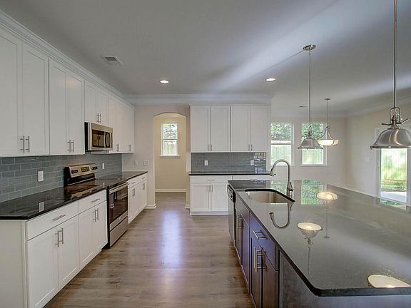 5th image of 1624 Wellington Dr