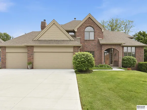 15917 Lamp Cir, Omaha, NE 68118