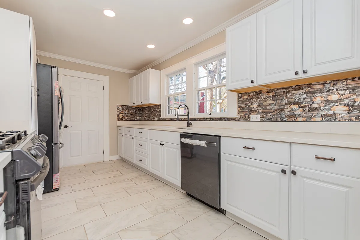 Kitchen with all new appliances - 1317 W 4th St