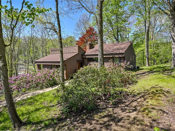 5435 Beechnut Dr, Gibsonia, PA 15044
