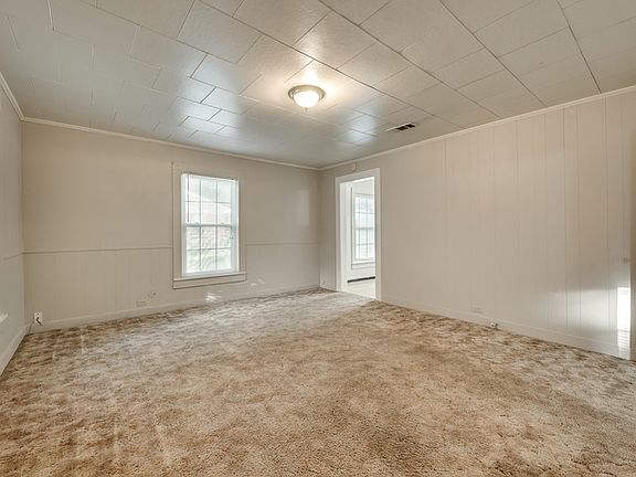 4th image of 202 Myers Ave #1