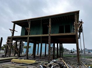 227 Paradise Dr, Rockport, TX 78382