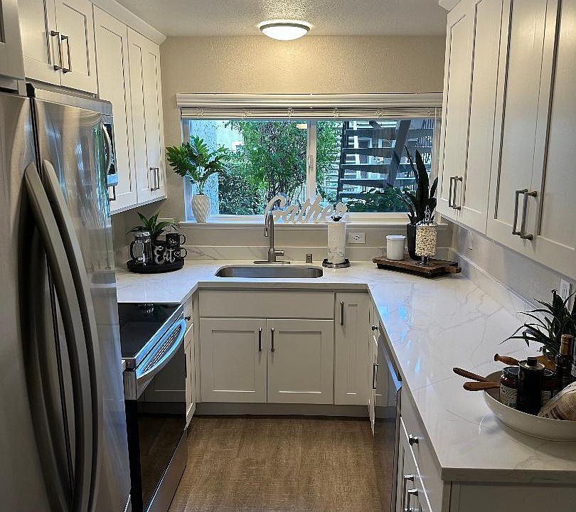 1st image of 705 W Valley Dr #2