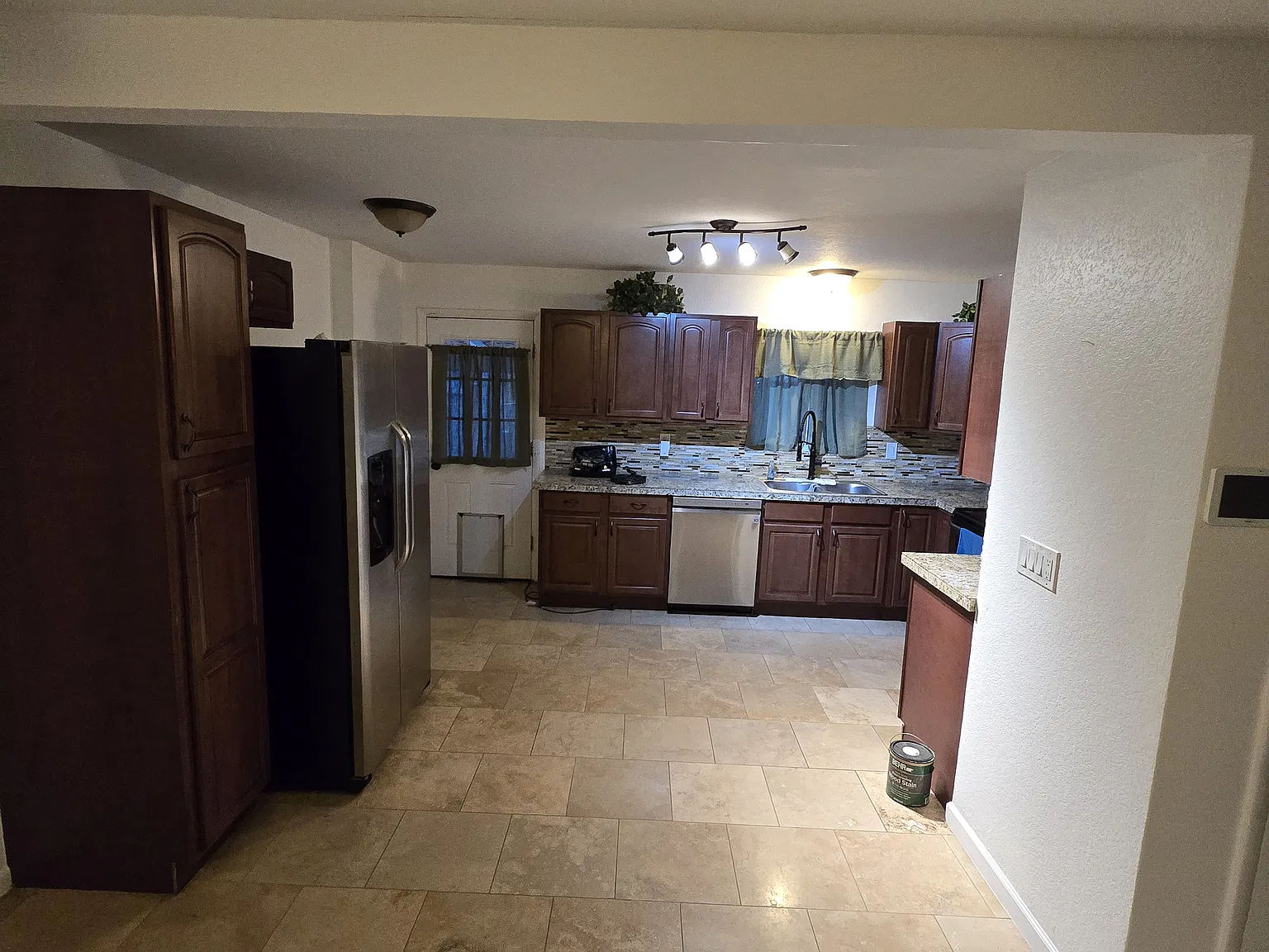 3 bed, 1.5 bath, 1850 sqft, $2,600 — Photo 4