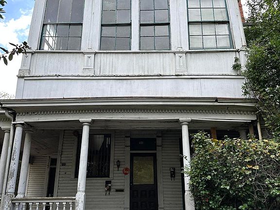 5th image of 1946 Forsyth St