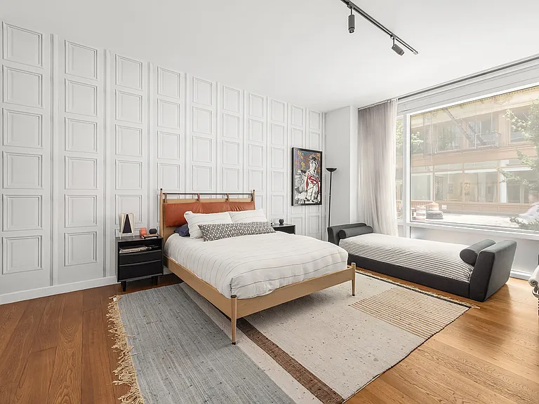 311 W Broadway #Townhouse 4 — Photo 9