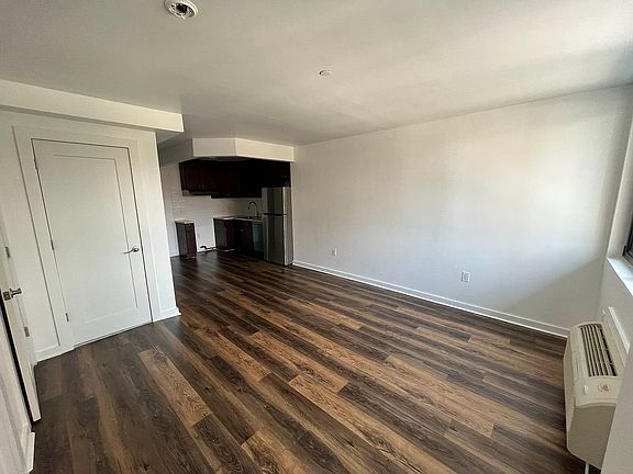 3rd image of 874 Willoughby Ave #206