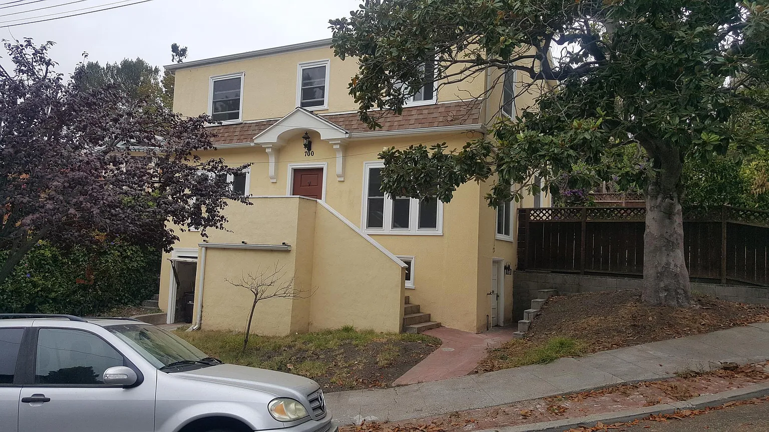 700 Rosal Ave photo 1