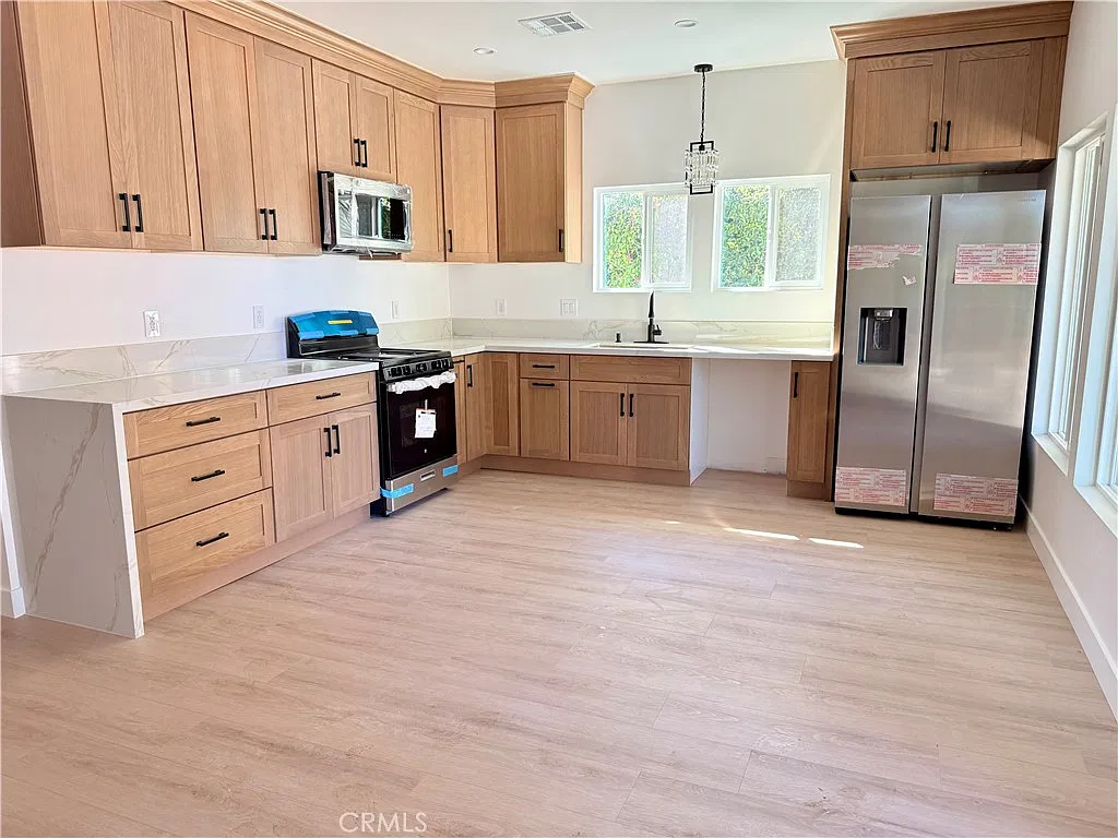 2 bed, 804 sqft, $3,500 — Photo 3