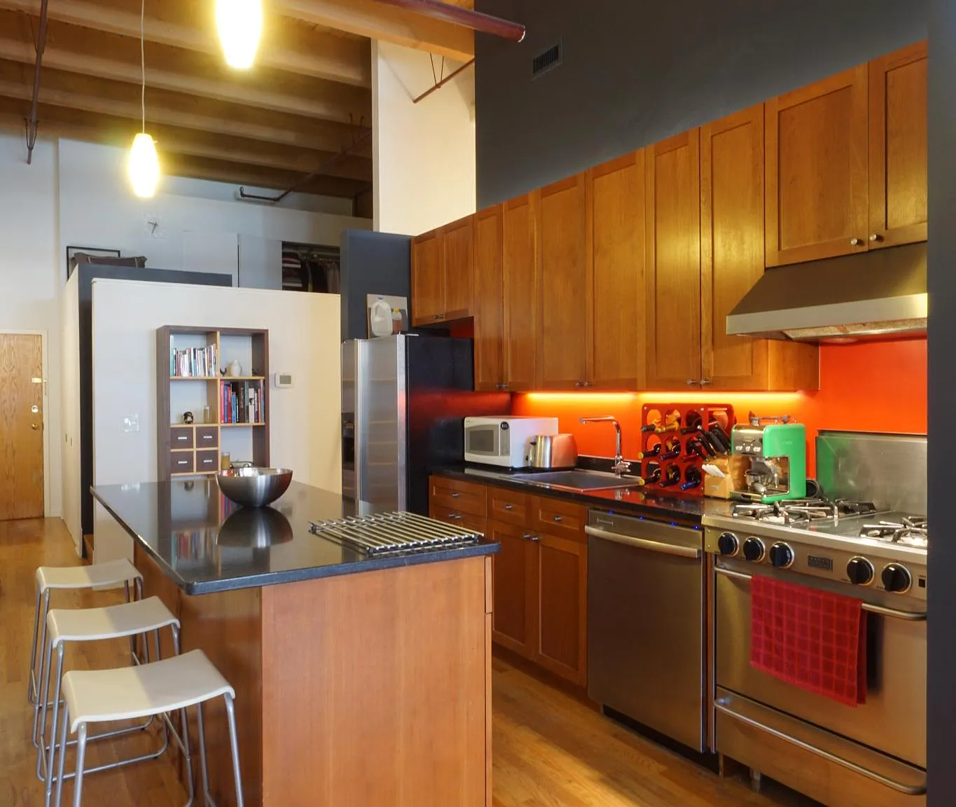 1733 W Irving Park Rd — Photo 2