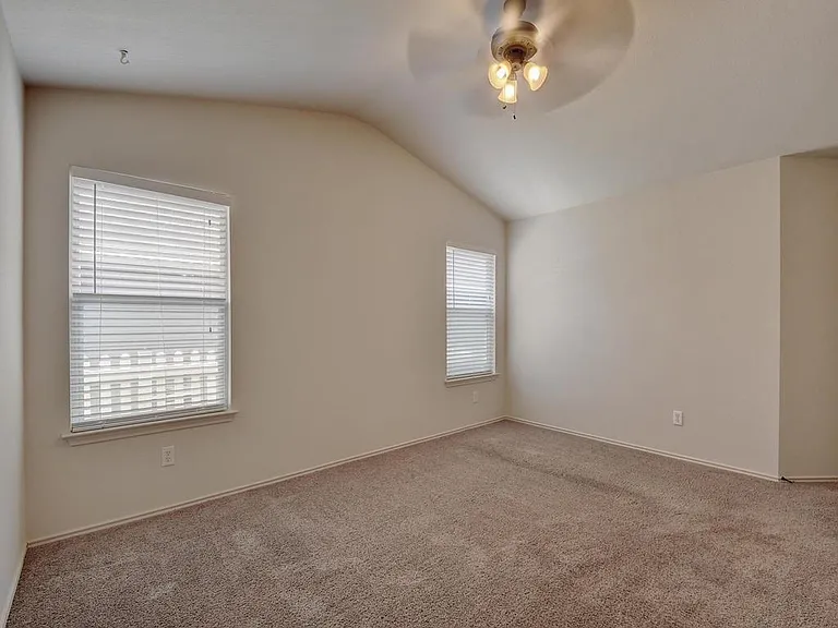 136 Strawn — Photo 14