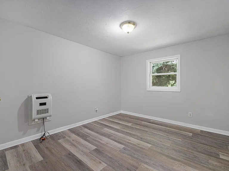 131 Captain Ave #4 — Photo 8