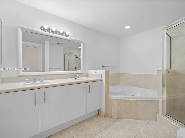 7918 Harbor Island Dr #311 — Photo 14