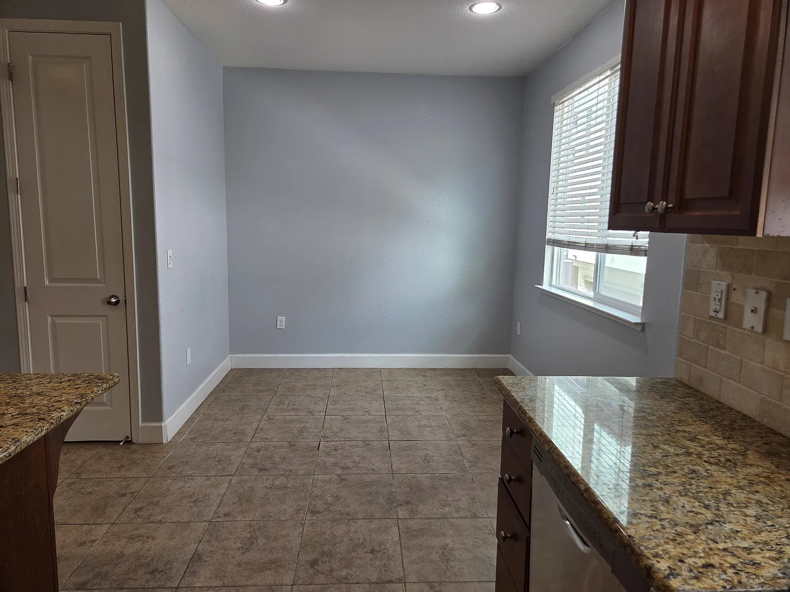 3 bed, 2.5 bath, 1600 sqft, $4,300 — Photo 2