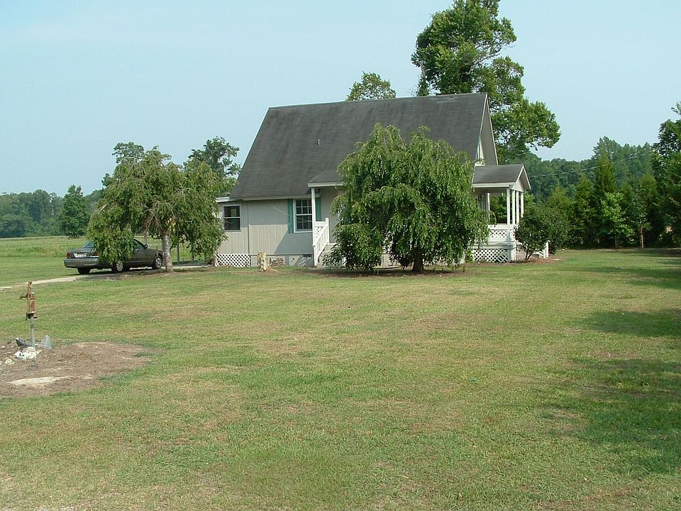 Sideview of the house from the driveway