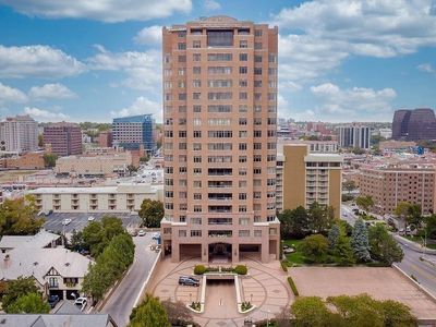 400 W 49th Ter APT 2046, Kansas City, MO, 64112