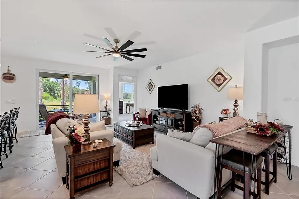 3 bed, 2.0 bath, 1741 sqft, $6,500 — Photo 3
