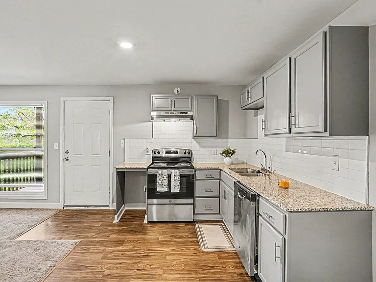 Hillside Apartments — Photo 6