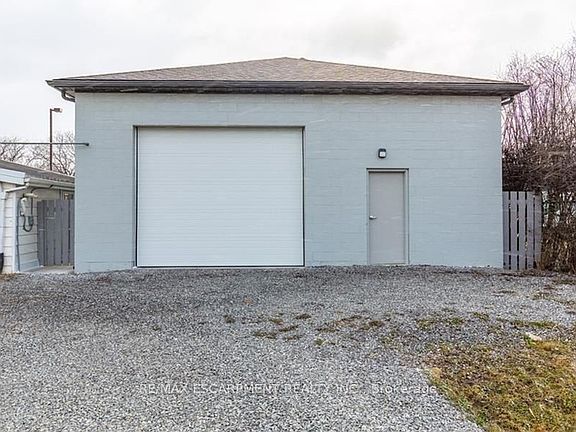 3rd image of 355 Jones Rd