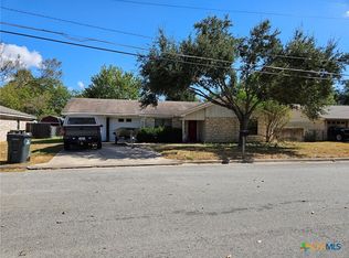 811 S Oak Ave, Luling, TX 78648