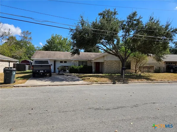 811 S Oak Ave, Luling, TX 78648