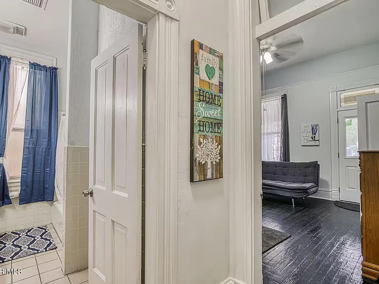 1214 N Kansas St — Photo 11