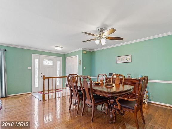 ELEGANT DINING ROOM W/CROWN & CHAIR MOLDING