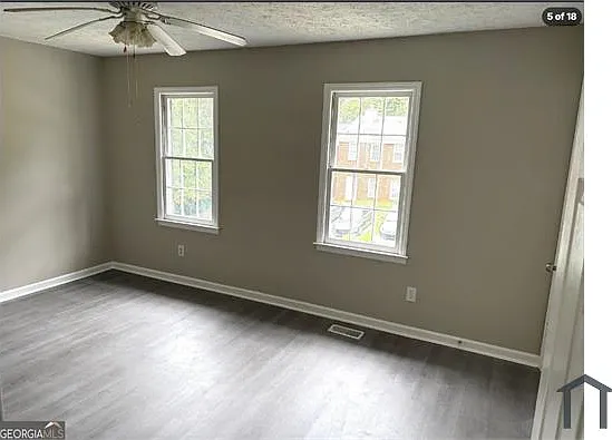 4 bed, 2090 sqft, $2,400 — Photo 2