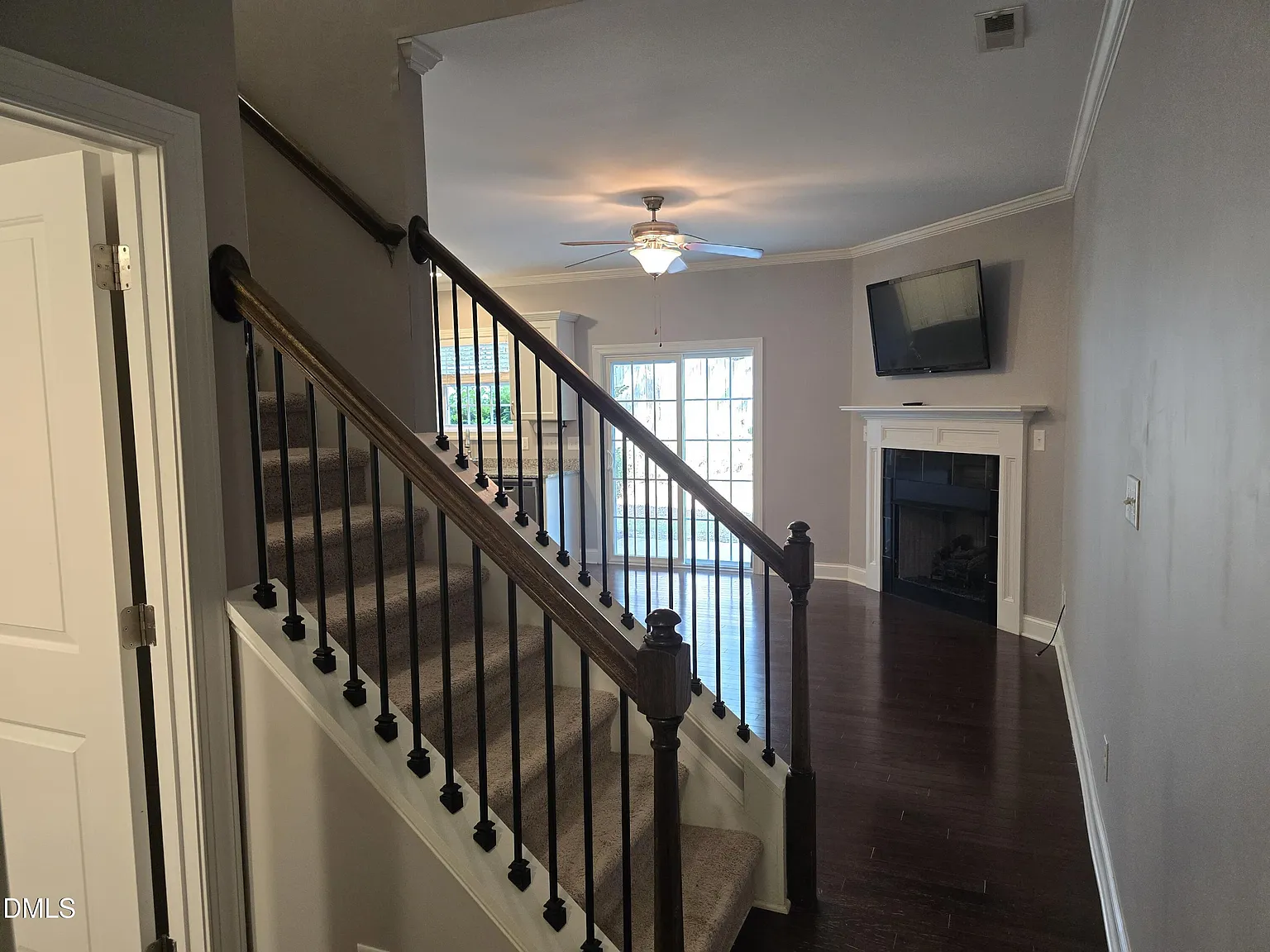 3 bed, 2.5 bath, 1500 sqft, $1,900 — Photo 2