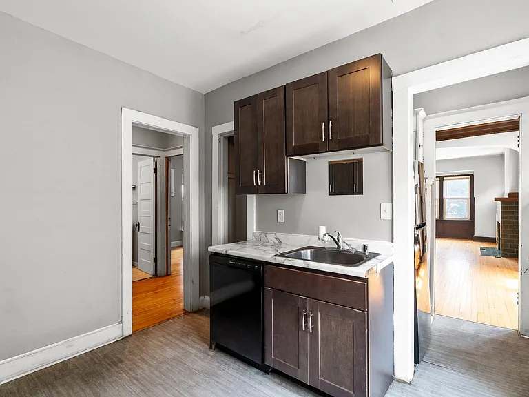 3009 N Maryland Ave — Photo 9