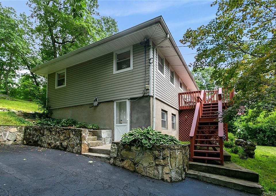 1st image of 10 Ethan Dr