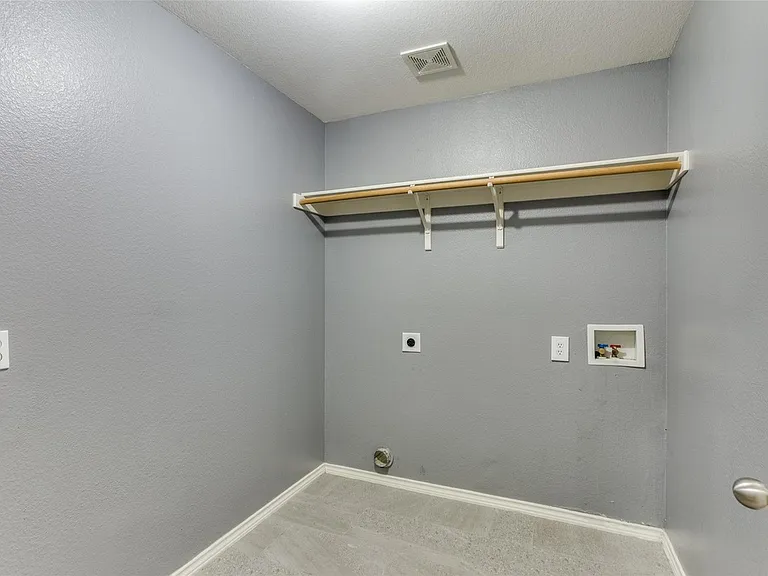 9621 Olivia Dr — Photo 14