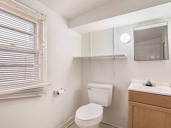 4th image of 426 S Division St APT 1