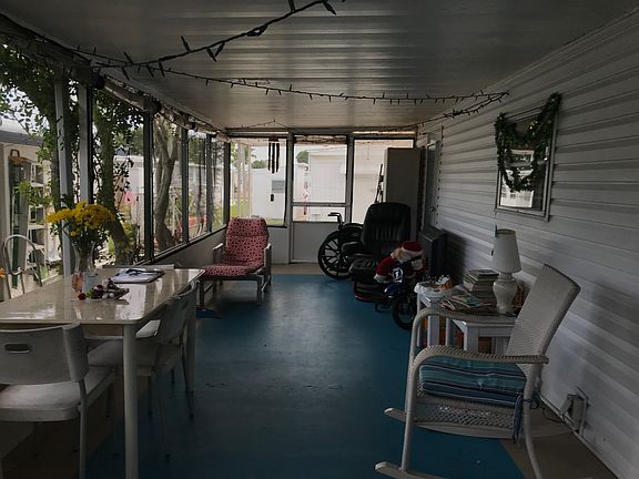 Large Screened Florida room 