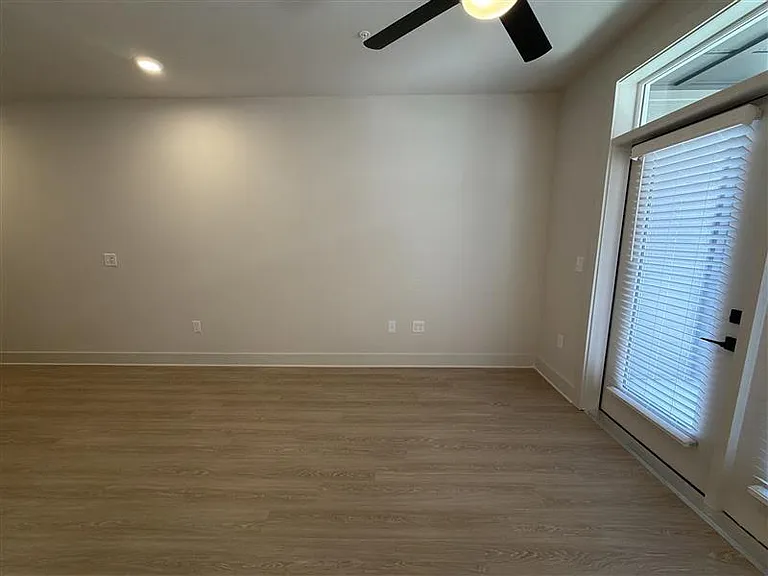 District on the Etowah Apartments — Photo 360