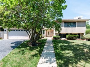 422 N Regal Ct, Addison, IL 60101