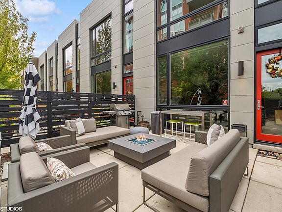 2nd image of 4832 N Clark St #119